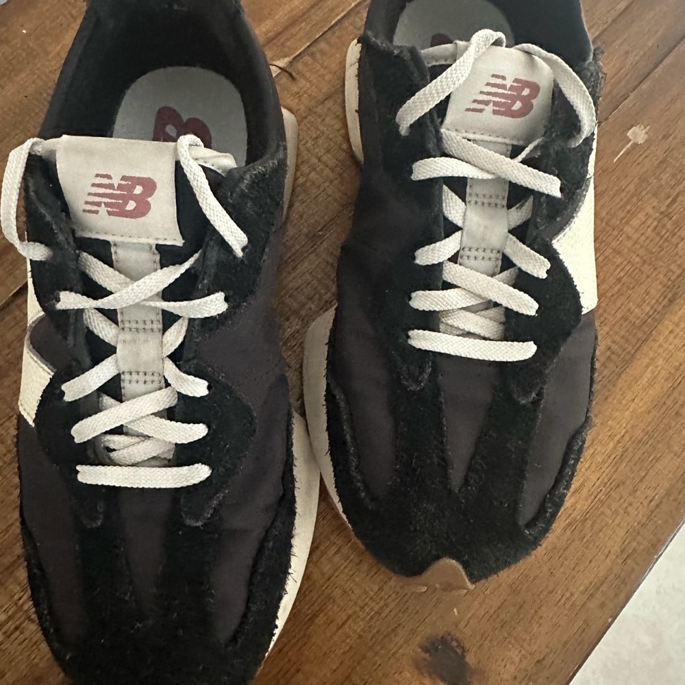 New Balance 327 Black and White Shoes - Picture 8 of 8